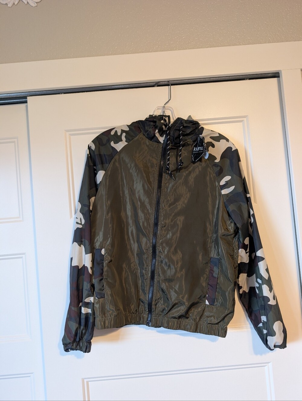 Zaful Olive Green Camo Hooded Windbreaker